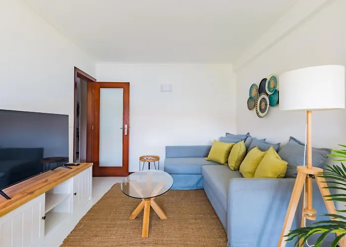 Mira-ria - Em Bairro Calmo E アパート アヴェイロ